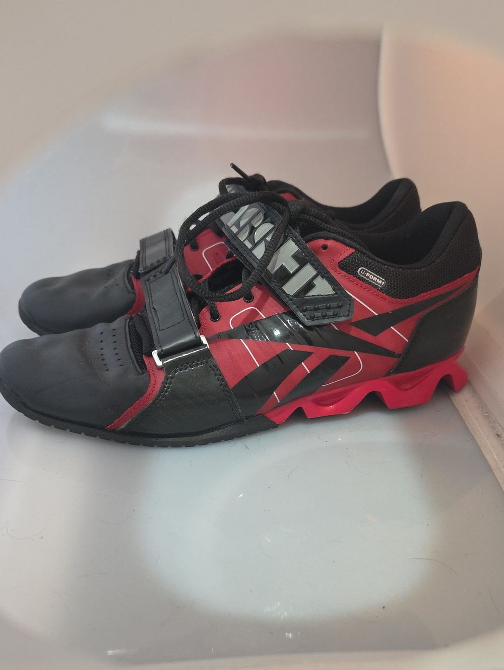 Reebok Men’s Black and Red Weightlifting/Training Shoes with Strap